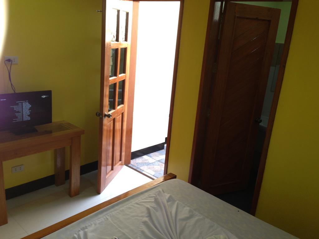 Oyo 938 Citrine Travel Lodge El Nido Room photo